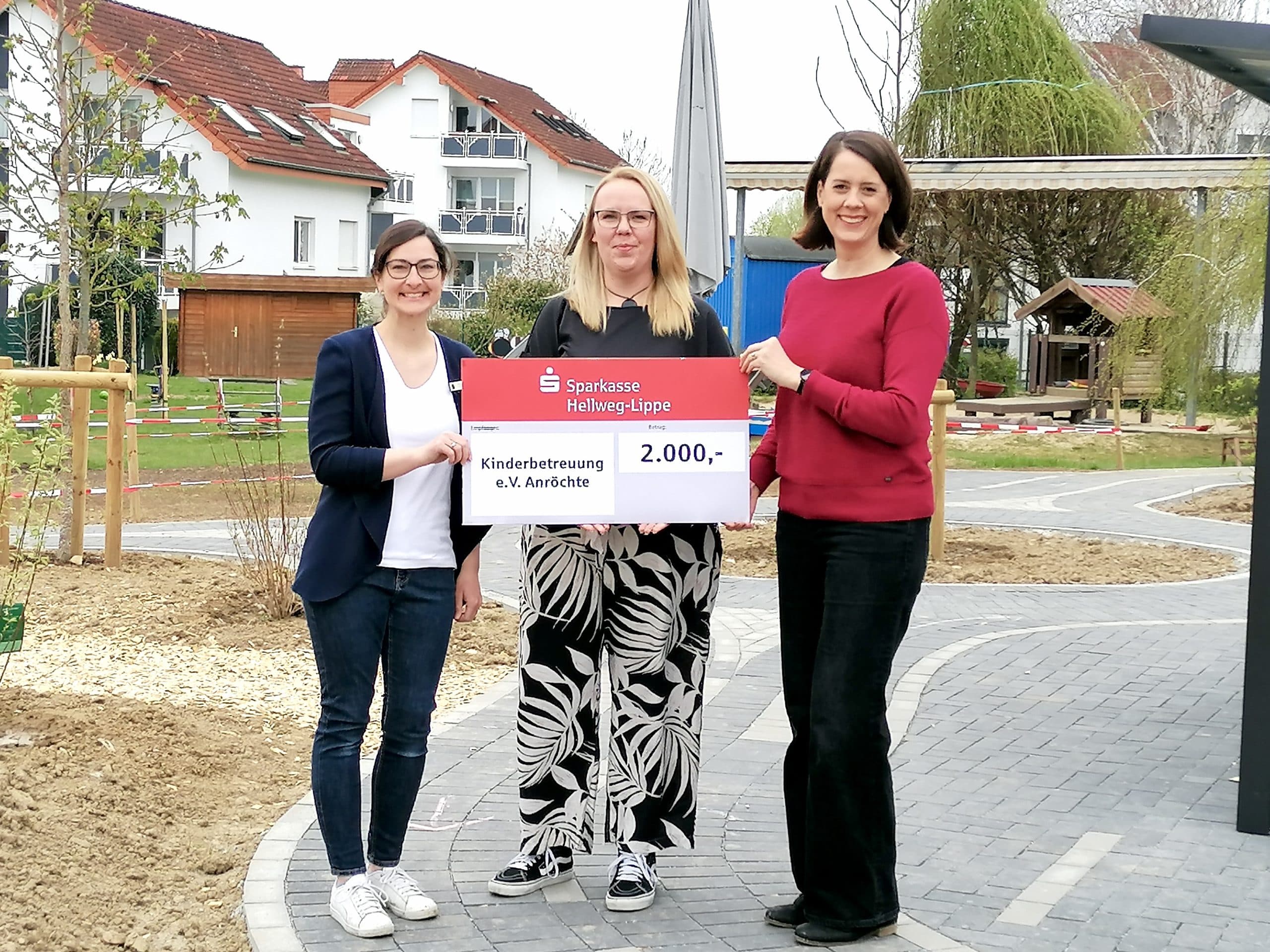 Spendenübergabe an die Kinderbetreuung e.V. Anröchte
