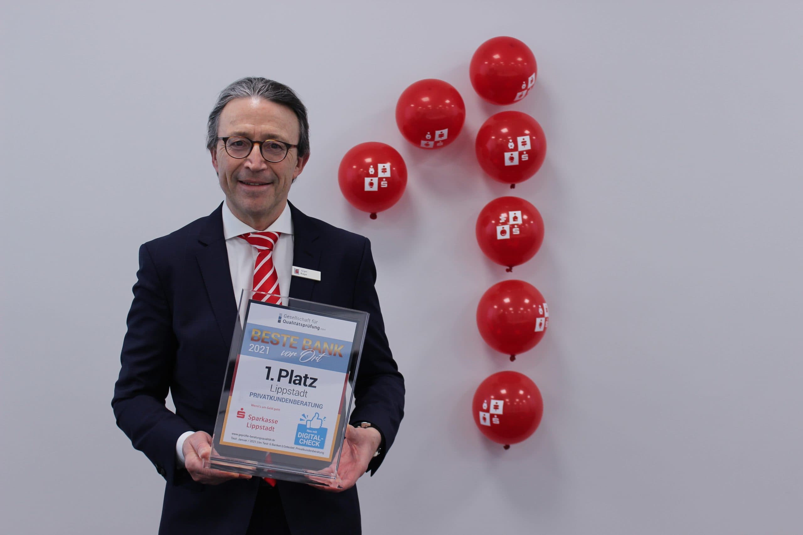 202102_Beste-Bank-Auszeichnung_Riepe-scaled-1.jpg