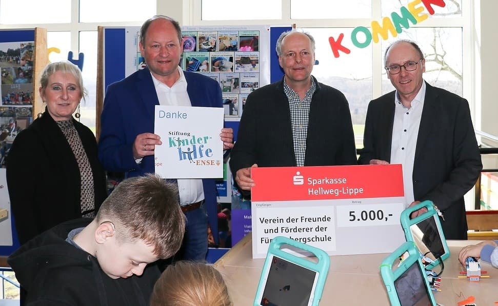 Spendenübergabe an den Verein der Freunde und Förderer der Fürstenbergschule