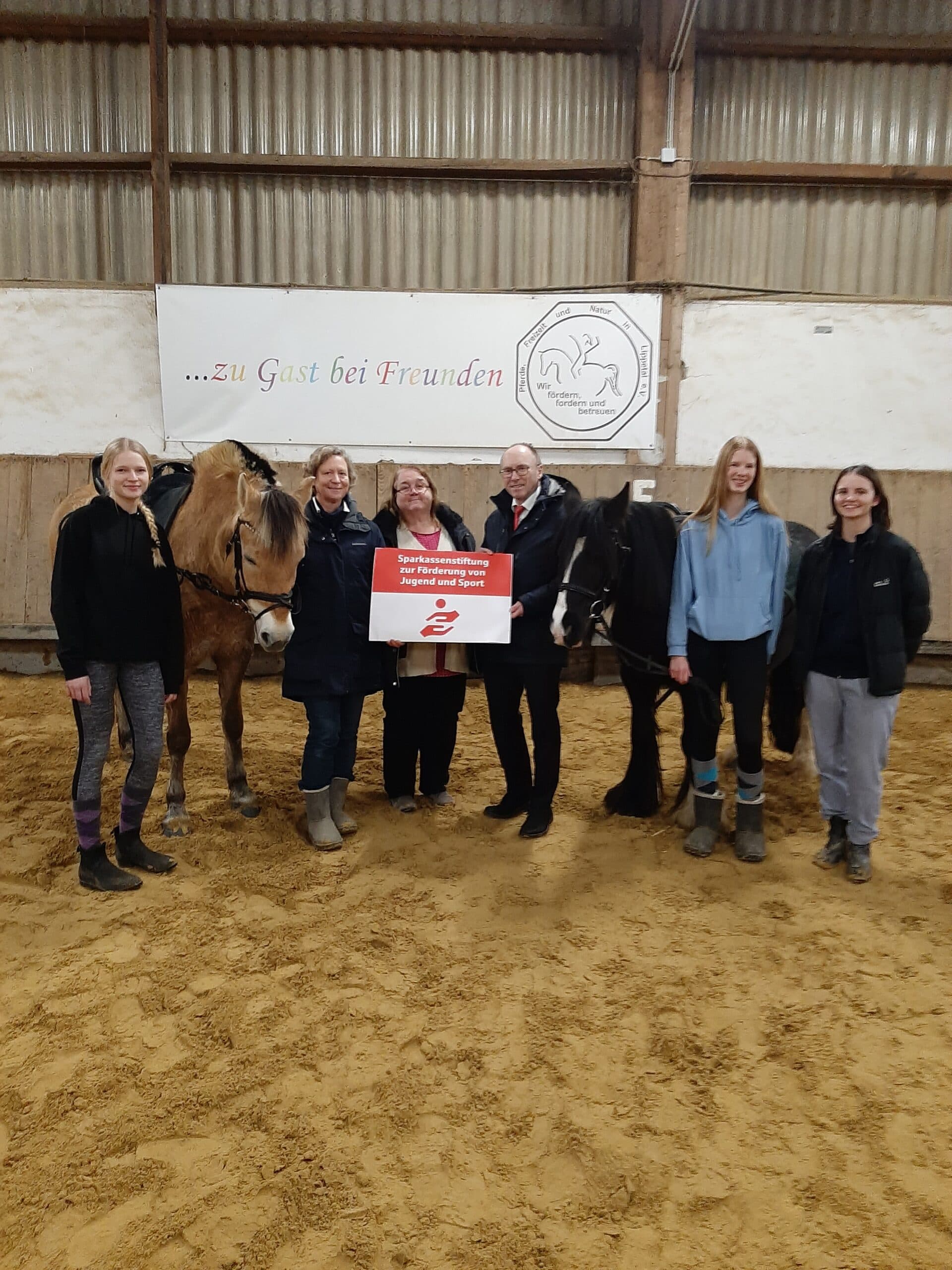 stiftungsuebergabe_pferde-lippetal-scaled-1.jpg
